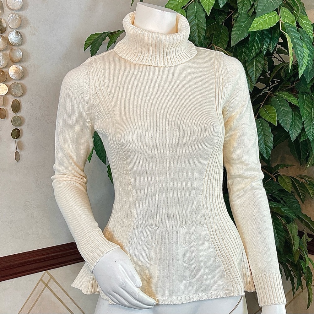 THE LIMITED CREAM TURTLENECK WITH PEPLUM
